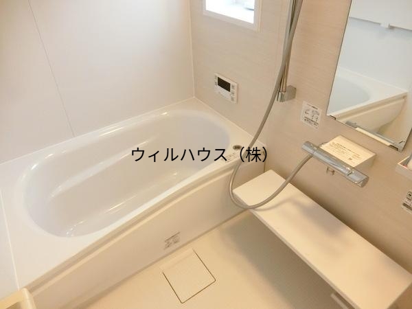バス・シャワールーム　浴室乾燥機、追い焚き機能付きバス！