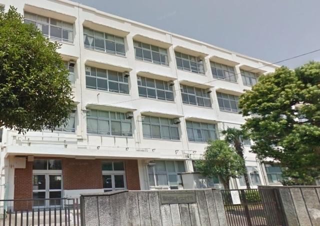 中学校　横浜市立泉が丘中学校（中学校）まで159m