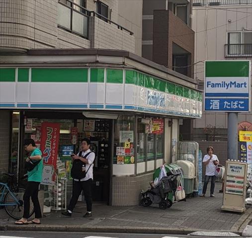 コンビニ　ファミリーマート（コンビニ）まで40m