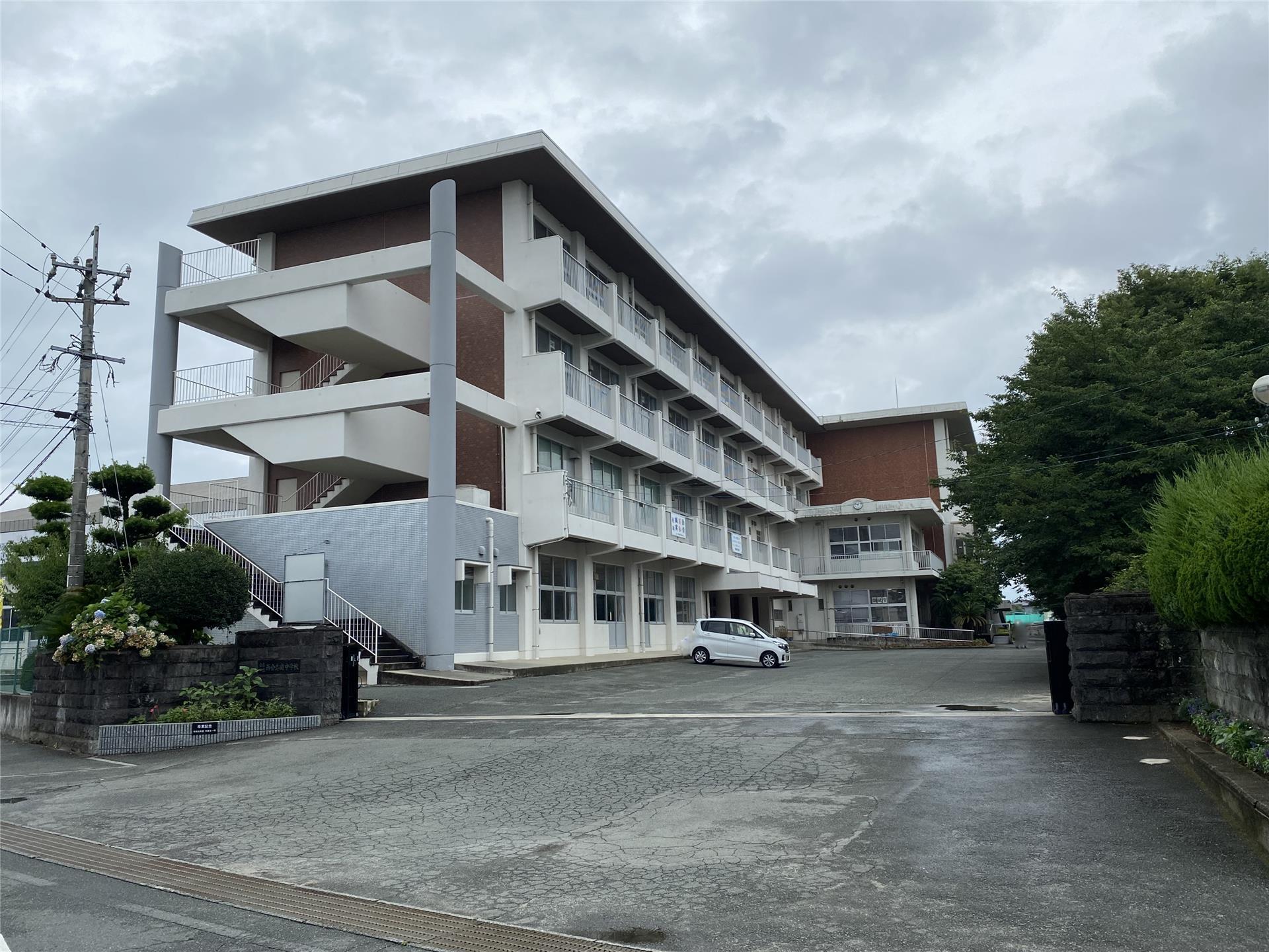 中学校　合志市立西合志南中学校（中学校）まで1484m