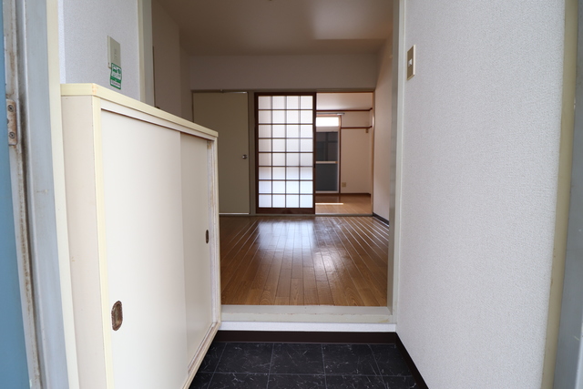 玄関　下駄箱付き　玄関