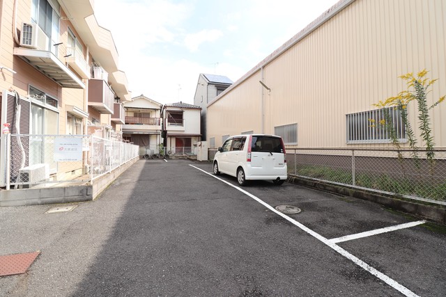 駐車場　敷地内駐車場
