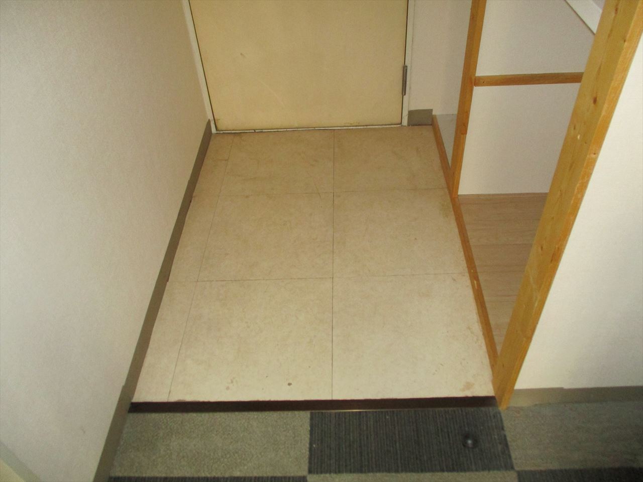 玄関　東カン名古屋キャステール