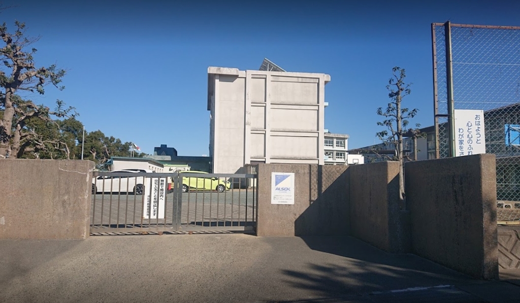 中学校　浜松市立佐鳴台中学校（中学校）まで577m