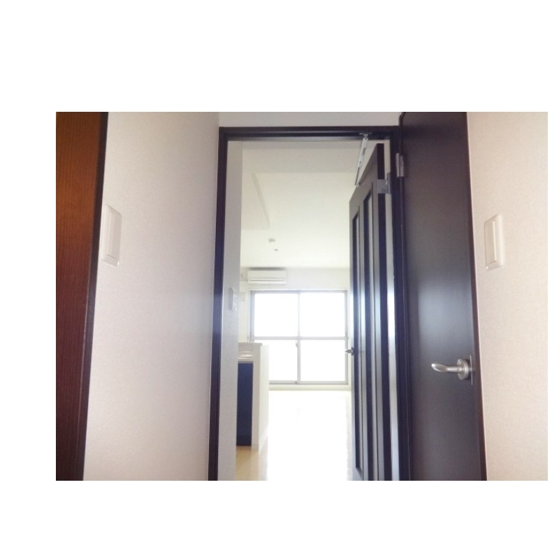 玄関　玄関を開けるとこんな感じです♪