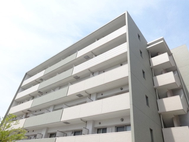 建物外観　全戸南向きで日当たり良好です☆