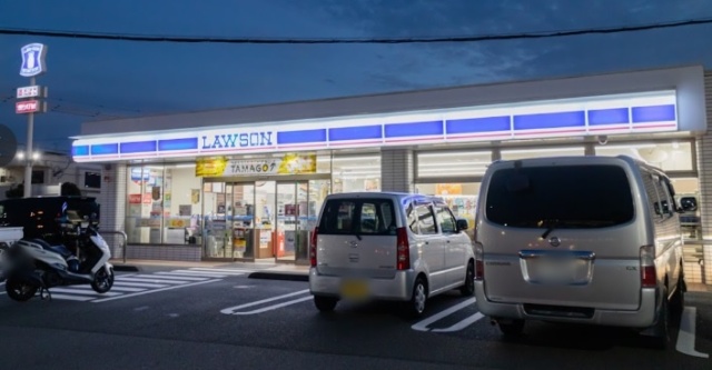 コンビニ　ローソン　東名焼津インター店（コンビニ）まで410m