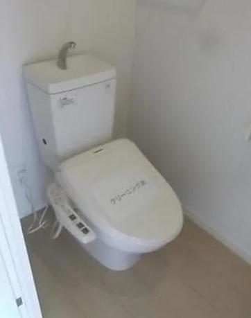 トイレ　別部屋の画像を使用しております。