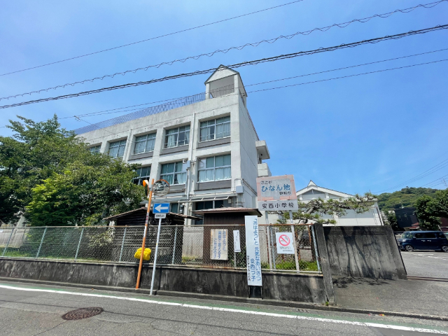 小学校　静岡市立安西小学校（小学校）まで389m