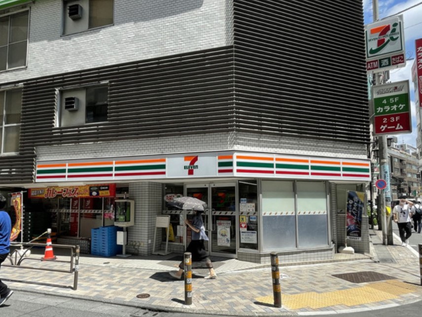 コンビニ　セブンイレブン恵比寿駅東口店（コンビニ）まで32m