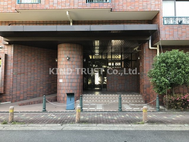 エントランス　落ち着いたエントランスです