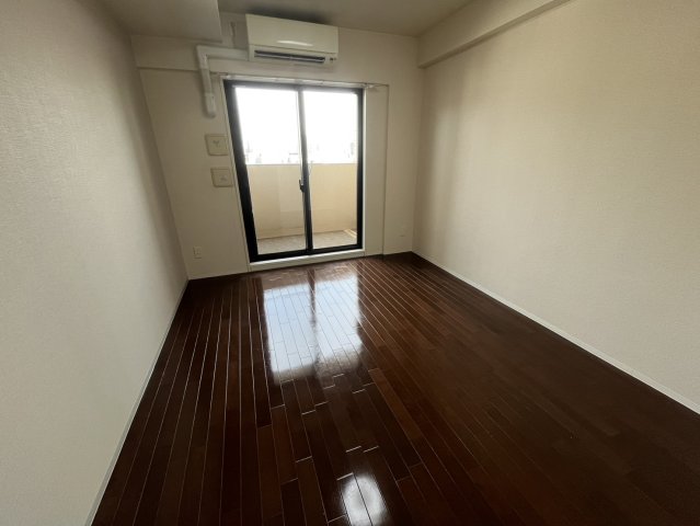 居室・リビング　同物件別部屋写真