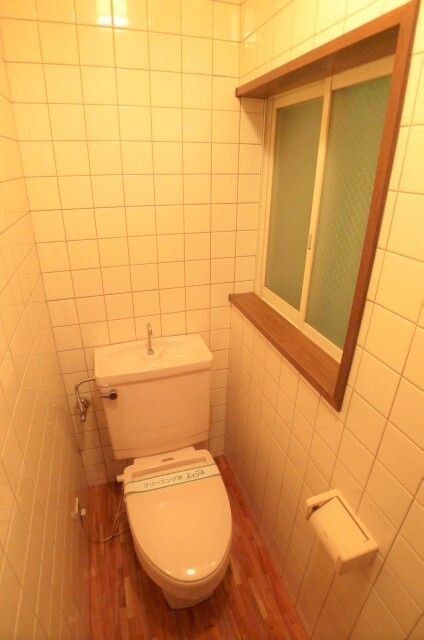 トイレ　トイレに窓