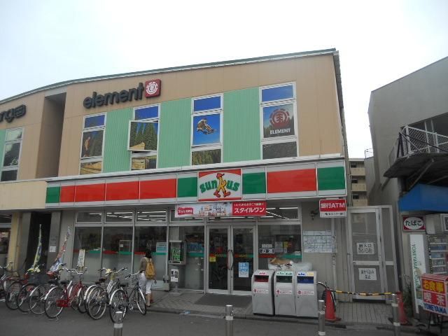 コンビニ　サンクス片瀬江ノ島駅前店（コンビニ）まで282m