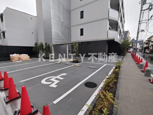 駐車場　車をお持ちの方に嬉しい駐車場付きの物件です
