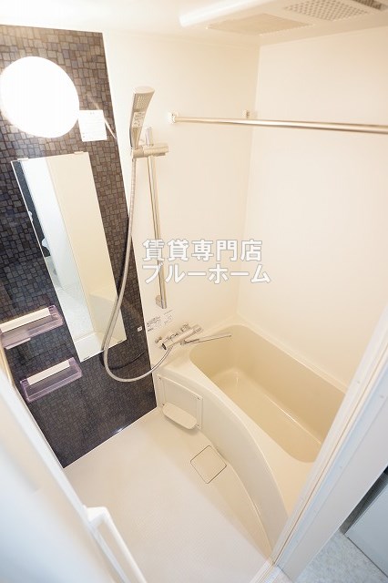 バス・シャワールーム　浴室乾燥機付きで雨の日の洗濯に困らない！