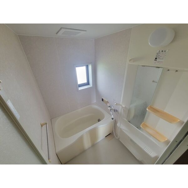 バス・シャワールーム　室内写真は別部屋の写真です。