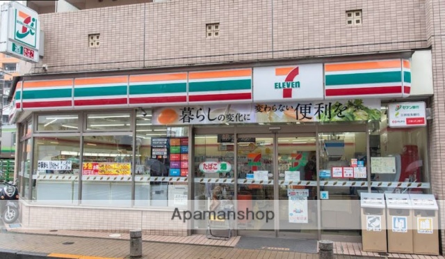 コンビニ　セブンイレブン（コンビニ）まで685m