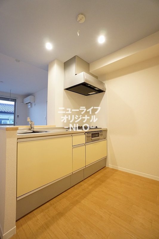 キッチン　グリル付き3口コンロキッチン☆収納はスライド式☆
