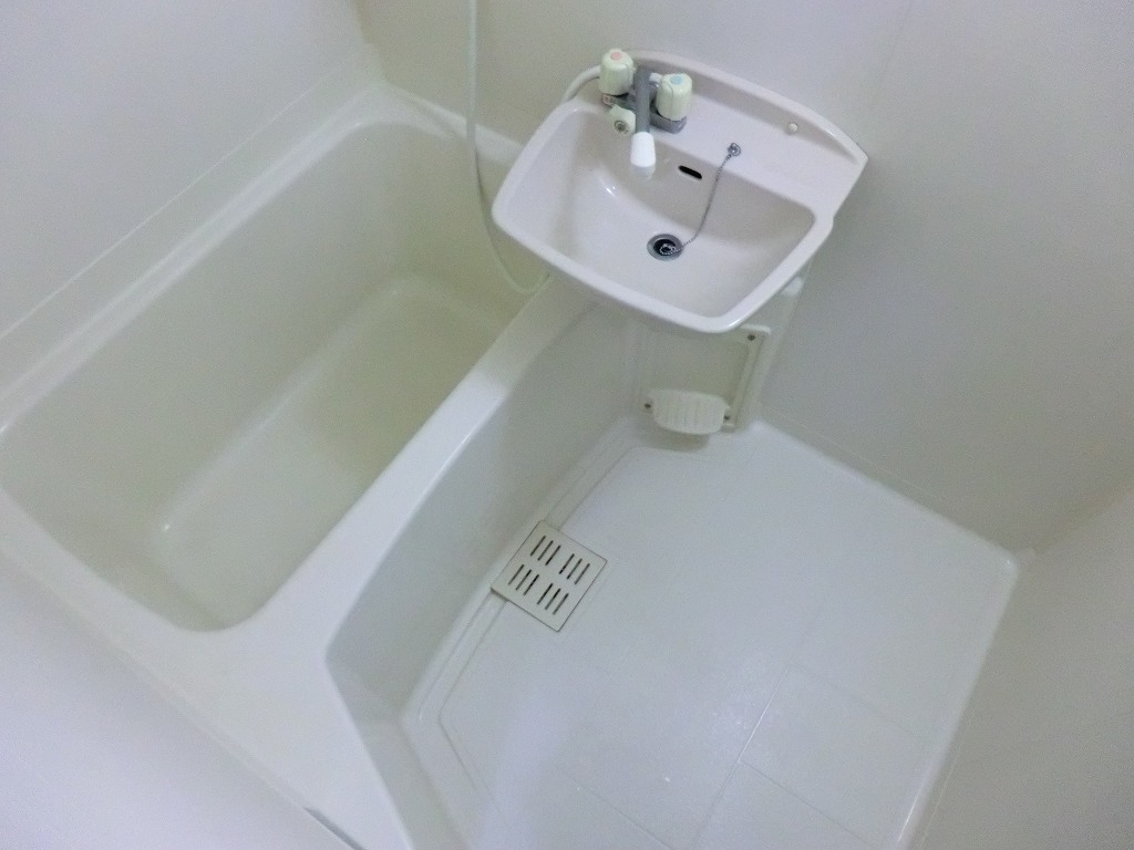 バス・シャワールーム　バス・トイレ別！