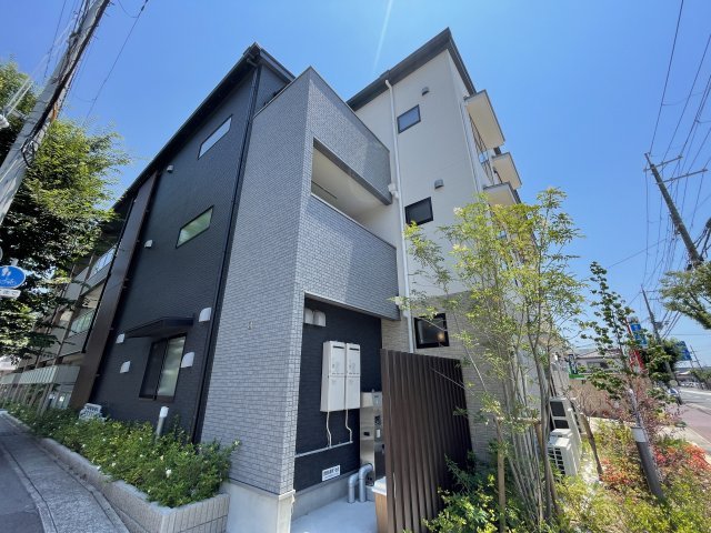 建物外観　オートロック付きで外部からの出入りがなく安心です