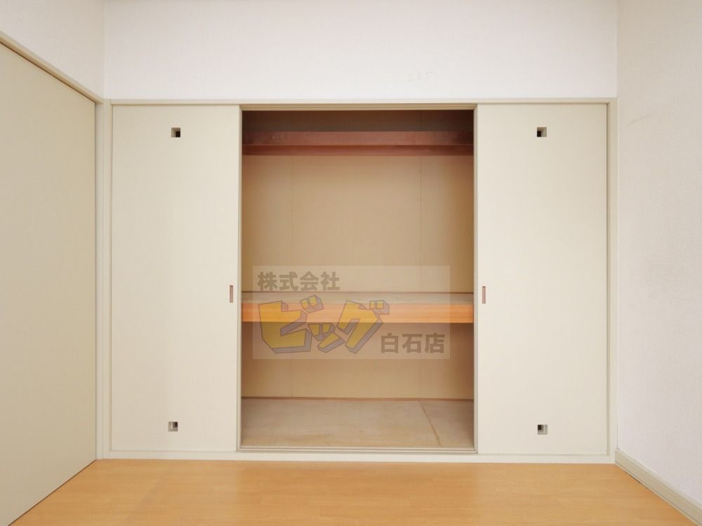 収納　壁一面の収納たっぷりのお部屋です♪