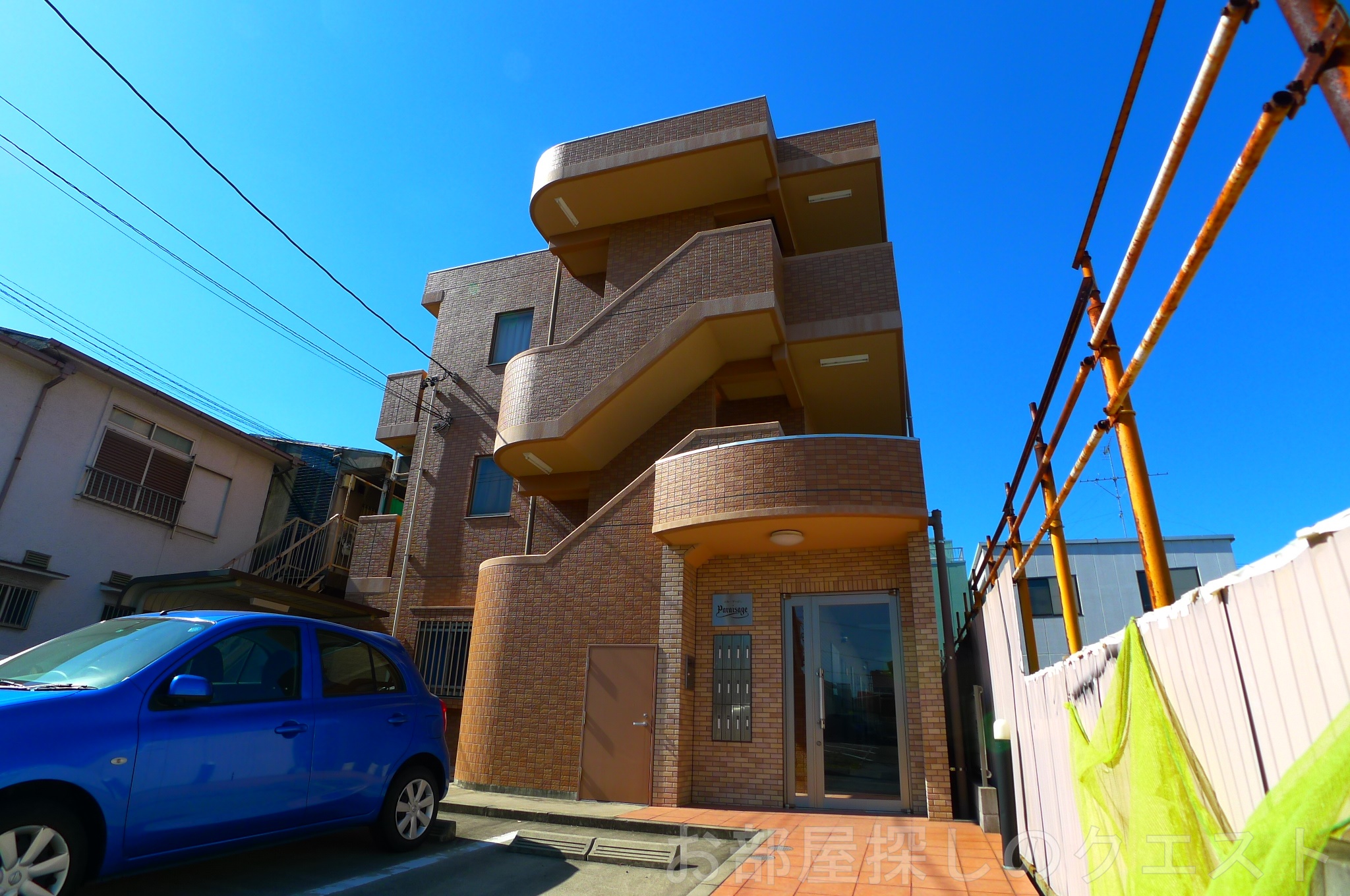 建物外観　オートロック付き