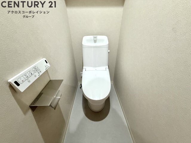 トイレ　温水洗浄便座付きのトイレです♪