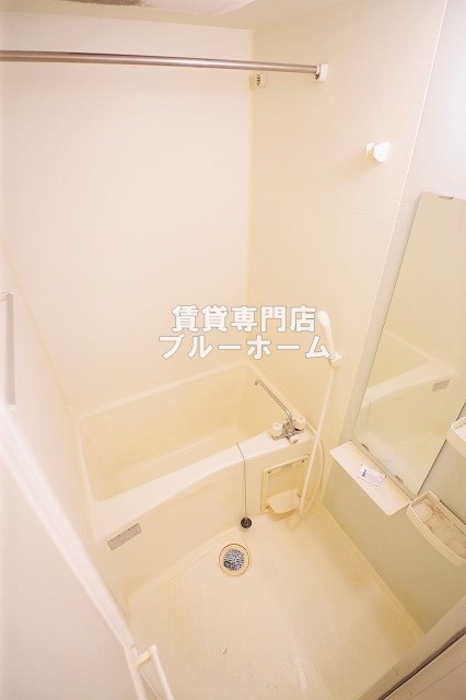 バス・シャワールーム　浴室乾燥機付きで雨の日の洗濯に困らない！