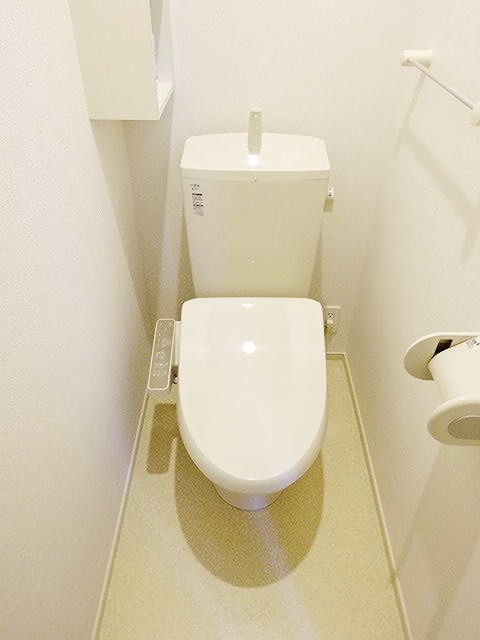 トイレ　ウォシュレット完備です。
