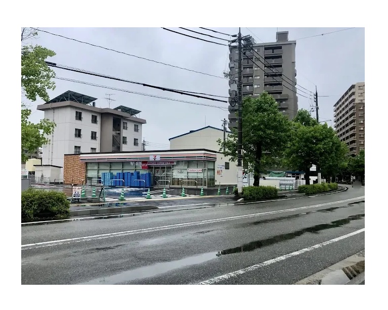 コンビニ　セブンイレブン山口小郡御幸町店（コンビニ）まで393m
