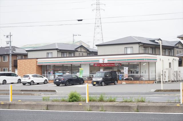 コンビニ　セブンイレブン（コンビニ）まで682m