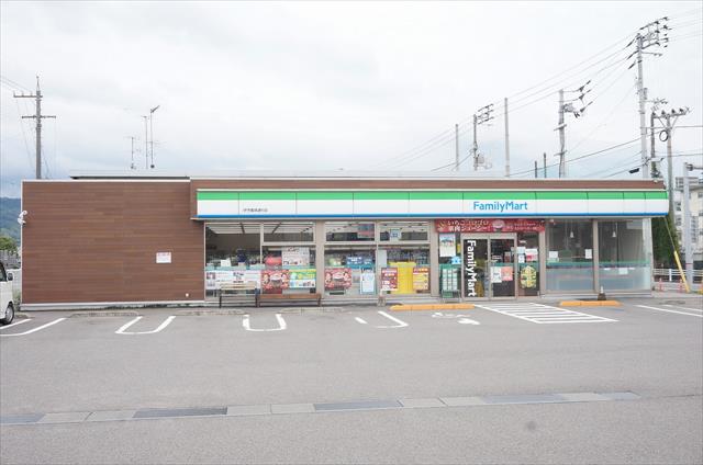 コンビニ　ファミリーマート（コンビニ）まで1175m