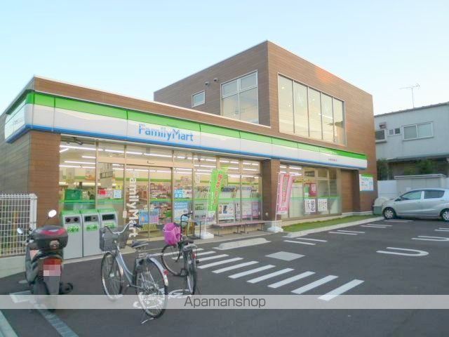 コンビニ　ファミリーマート（コンビニ）まで320m