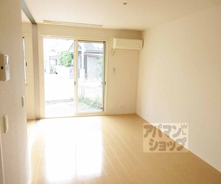 居室・リビング　明るいお部屋です