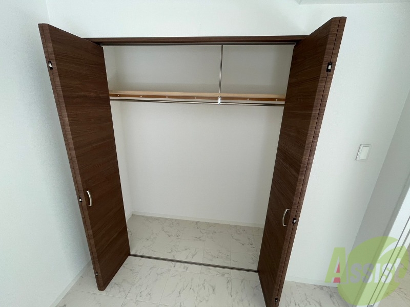 収納　寝室の収納です。部屋がすっきり片付きます。