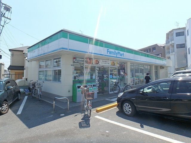 コンビニ　ファミリーマート箕面稲店（コンビニ）まで711m