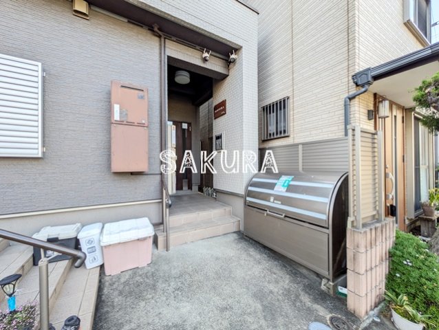 エントランス　管理の行き届いたエントランスです♪