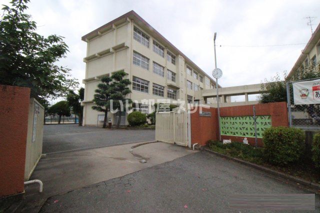 中学校　福岡市立梅林中学校（中学校）まで681m
