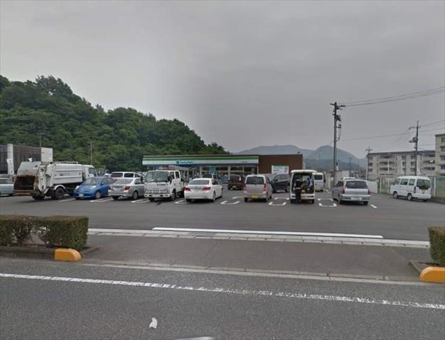 コンビニ　ファミリーマート（コンビニ）まで696m