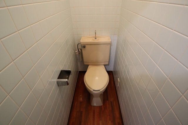 洗面設備　ウォシュレットトイレに入れ替わってます。