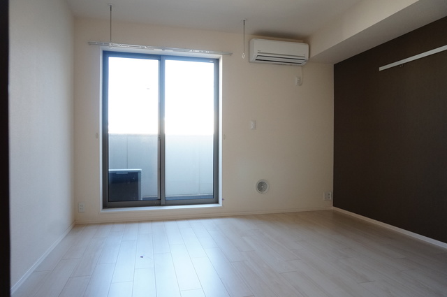 居室・リビング　別部屋参照／４０２号室を利用中※現況優先