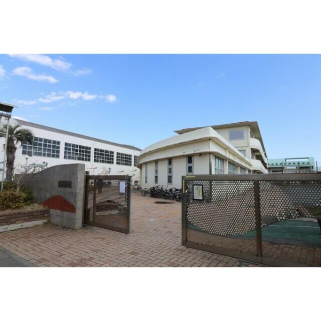 小学校　藤沢市立高砂小学校（小学校）まで449m