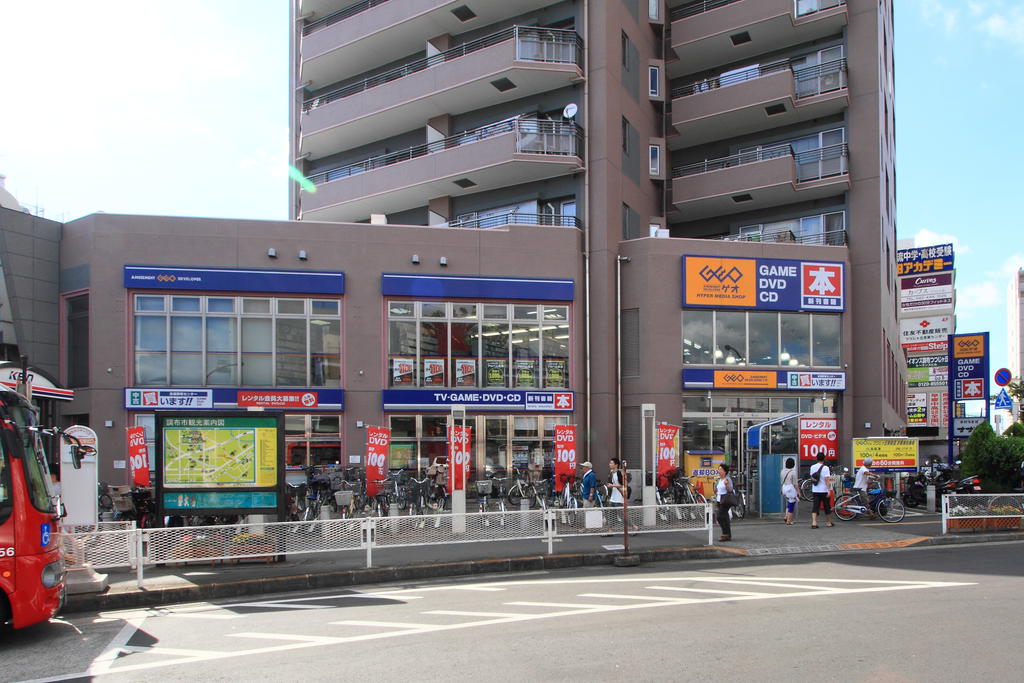 レンタルビデオ　ゲオつつじヶ丘駅前店（レンタルビデオ）まで142m