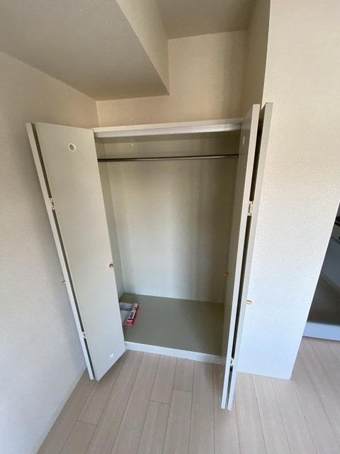 収納　大事な洋服がシワになりませんね。