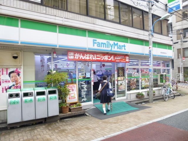 コンビニ　ファミリーマート（コンビニ）まで210m