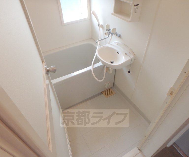 バス・シャワールーム　バスルームです。
