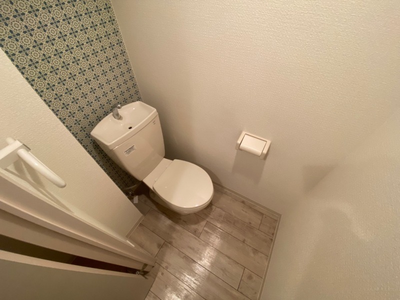 トイレ　こちらはトイレです。清潔感があり、安心して使用できます。