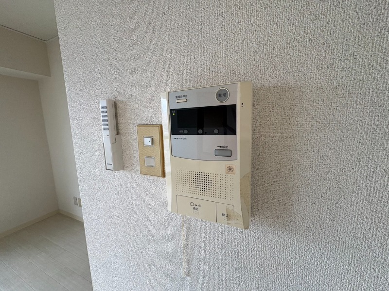 セキュリティ　ＴＶモニター付インターホンです。来客者の顔が見えるので安心！