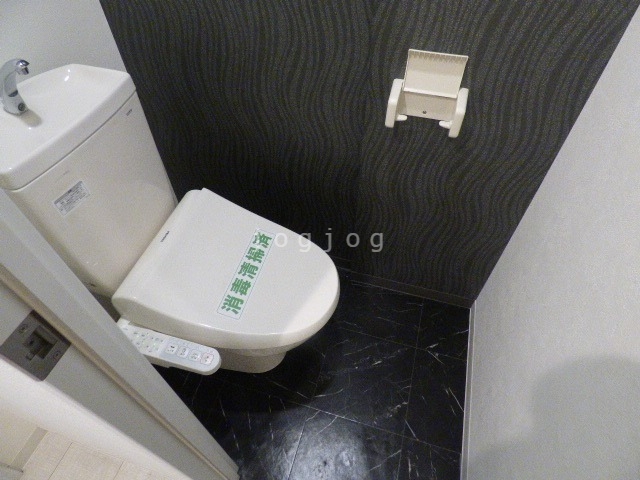 トイレ　１０５号室の写真となります。